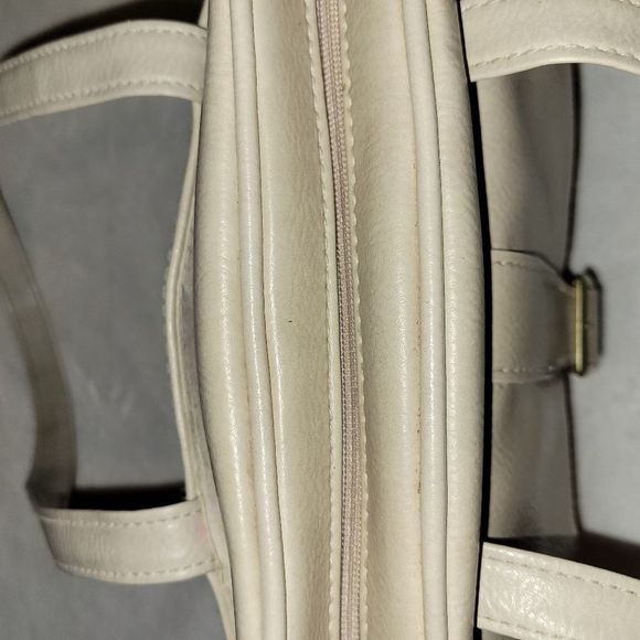 Beige purse - Picture 7 of 9